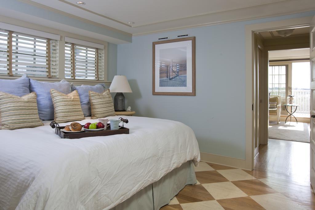 Vineyard Square Hotel And Suites Edgartown Oda fotoğraf
