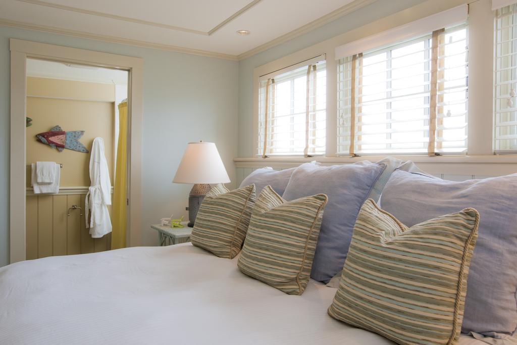Vineyard Square Hotel And Suites Edgartown Oda fotoğraf